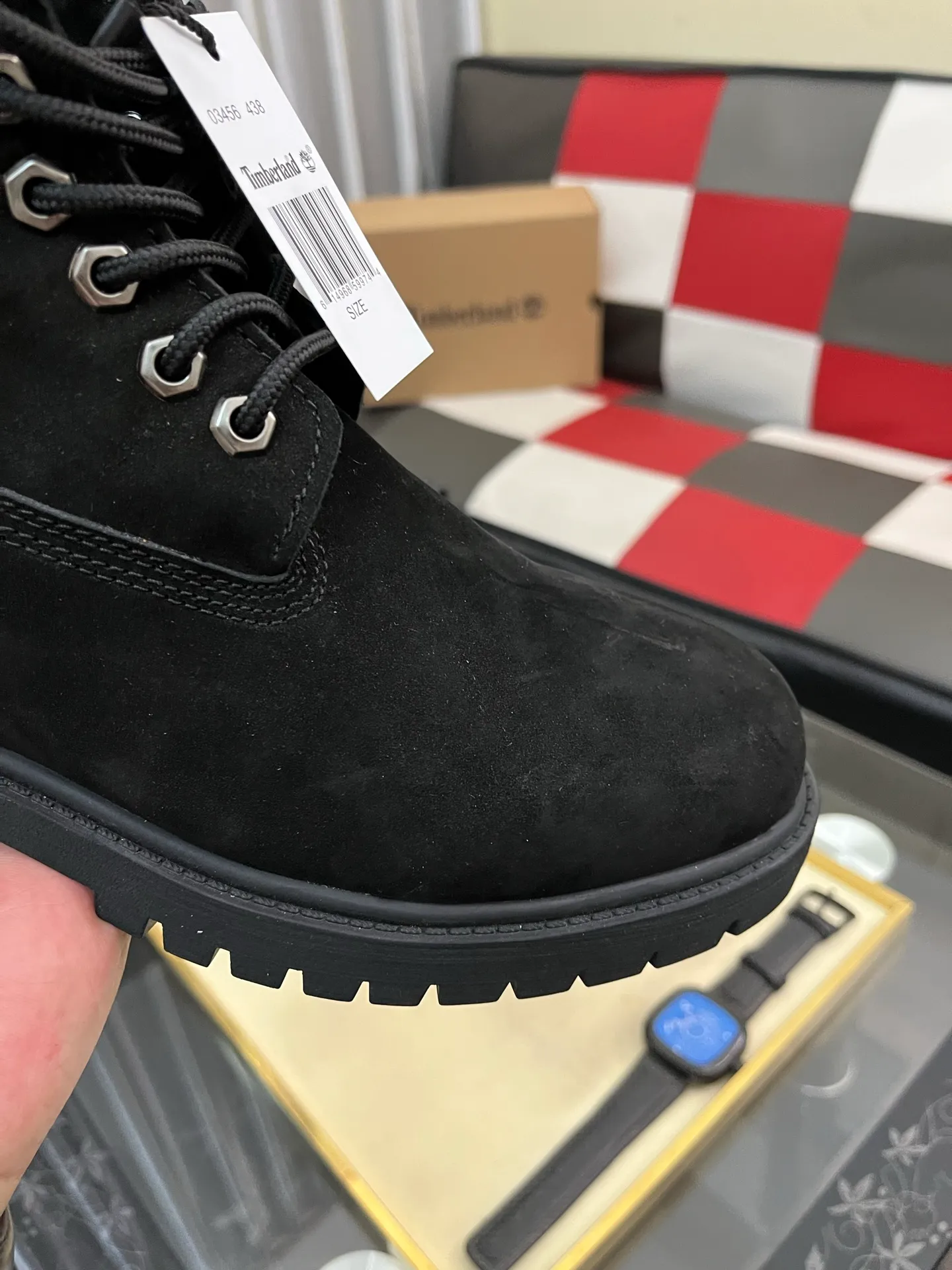 Ex-factory price: 458⌚️⌚️LV x Timberland Timberland joint model Presbyopia Embossed Rhubarb Boots Ankle Boots Short Boots LV x Timberland ankle boots are made of Monogram embossed waterproof nubuck cow leather, relying on the brand's exquisite craftsmanship to carefully reshape the classic Timberland 6-inch boot shape in Italy, with an eye-catching American workwear style. Created by Pharrell Williams 2025 autumn and winter menswear show. Monogram embossed tongue, original Timberland laces and outsole are exquisite details, and the leather label expresses the cooperation logo. Exquisite packaging at the delivery counter🛍📦 ▪️Material: Original customized imported first-layer cowhide ▪️Inner lining: Original customized leather lining/mesh lining ▪️Outsole: Original molded rubber material ▪️Sole thickness: 3.5CM ▪️Size: 38-44
